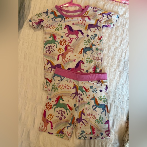 Little Sleepies Unicorn Magic Short Sleeve & Short Pajama Set Size 18-24M GUC - Picture 6 of 8